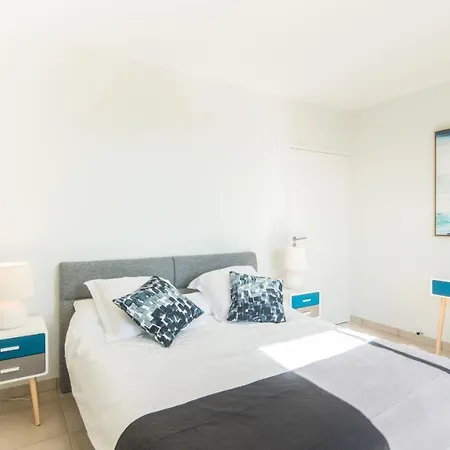 Le Lumineux Avec Jacuzzi Privatif Et Parking Prive Apartamento Sarlat-la-Canéda