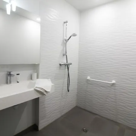 Le Lumineux Avec Jacuzzi Privatif Et Parking Prive Apartamento Sarlat-la-Canéda